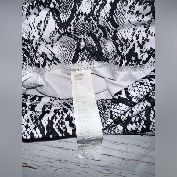 Fabletics Define PowerHold® High-Waisted 7/8 Legging - Picture 6 of 7